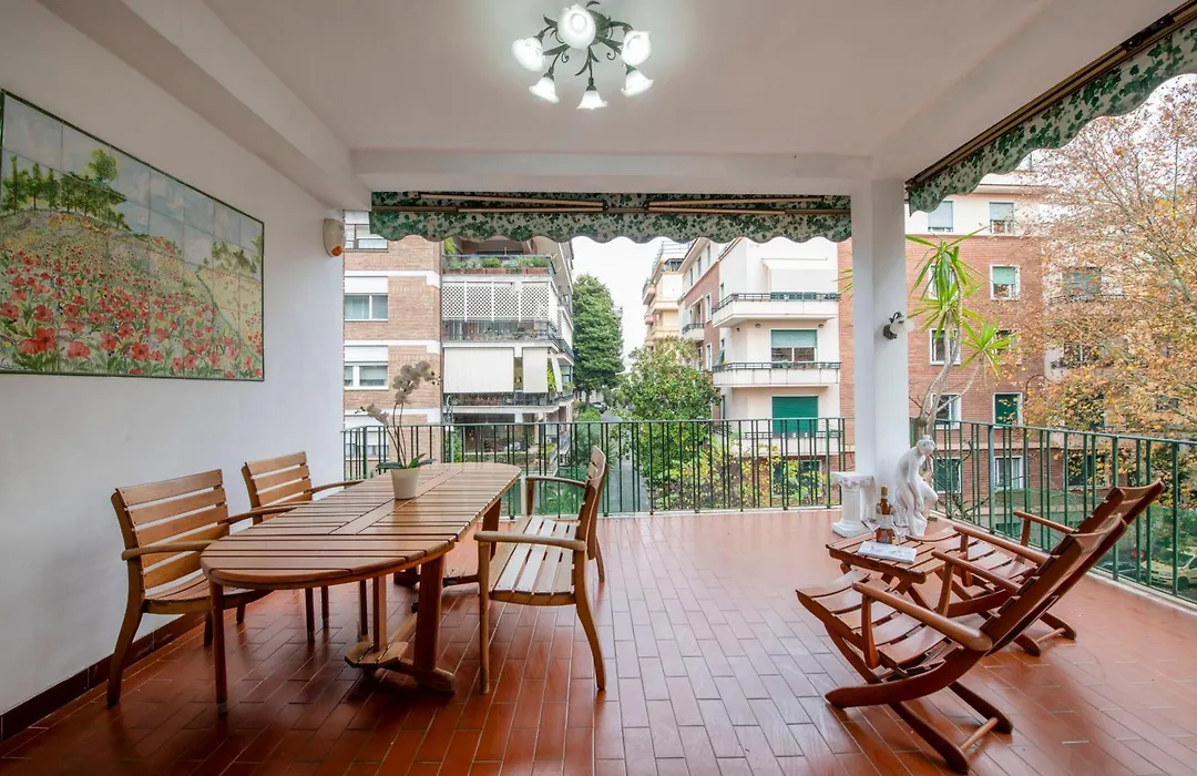 ROMA 1 - Elegante Appartamento con Terrazzo-1
