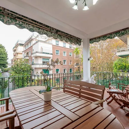 ROMA 1 - Elegante Appartamento con Terrazzo-2